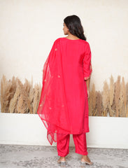 Magenta kurta set with embroidered sleeves and neck