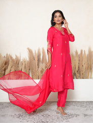 Magenta kurta set with embroidered sleeves and neck